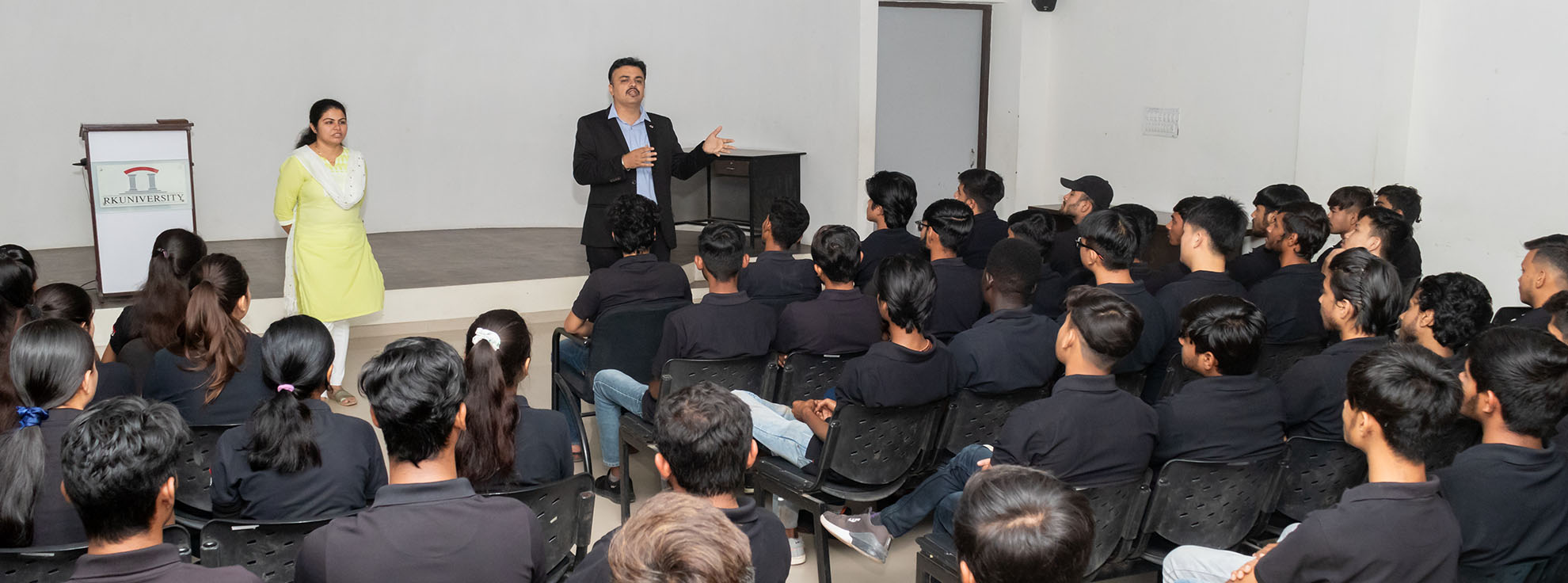 RK_University_Top_College_In_Rajkot_Gujarat_India.jpg
